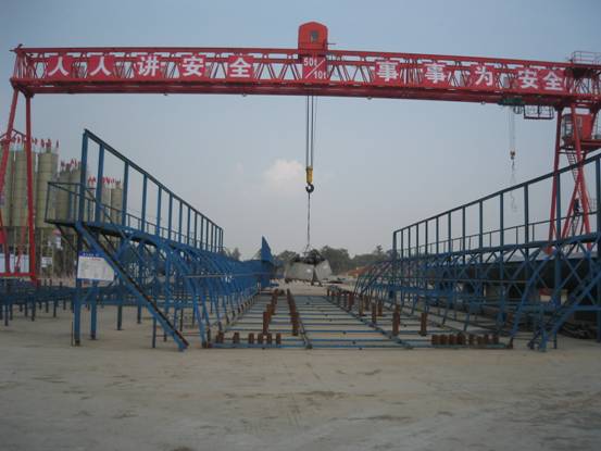 50T、75T桁架式门吊主要用于梁厂模板的吊装